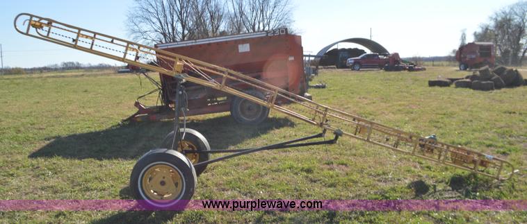 image for item K7596 Square bale conveyor