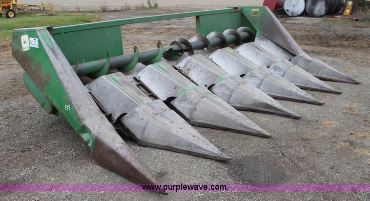 image for item L2367 1972 John Deere 643 corn head