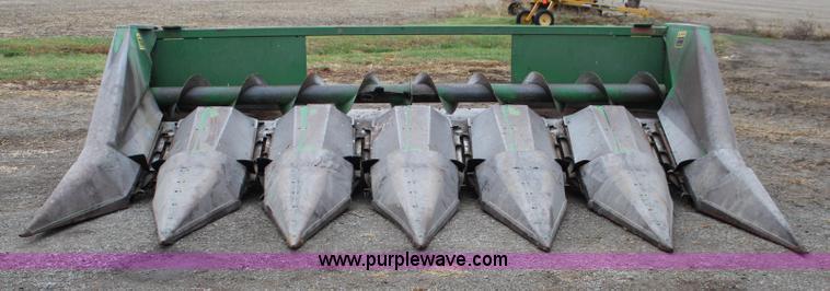 image for item L2367 1972 John Deere 643 corn head