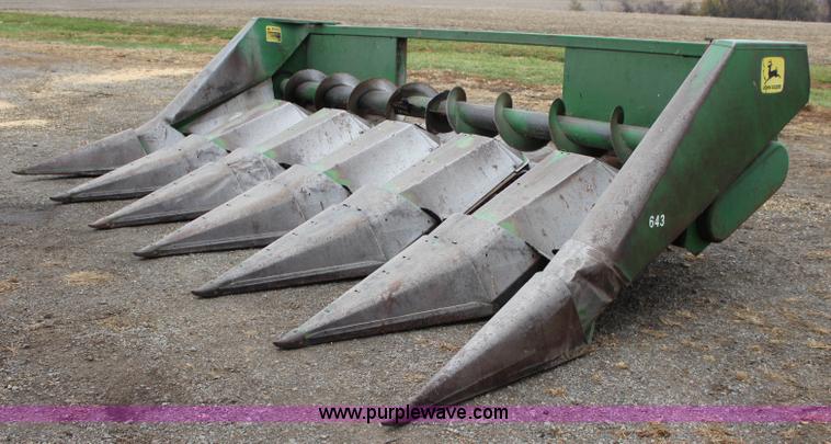 image for item L2367 1972 John Deere 643 corn head