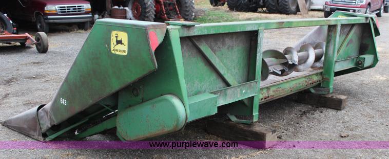 image for item L2367 1972 John Deere 643 corn head