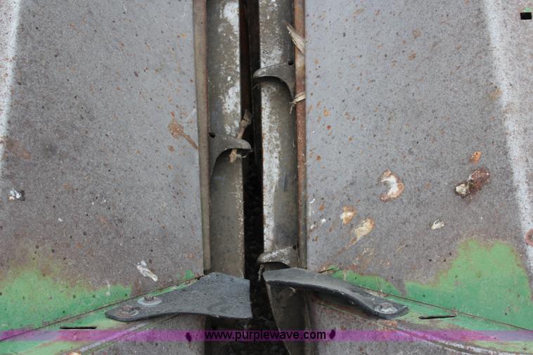 image for item L2367 1972 John Deere 643 corn head