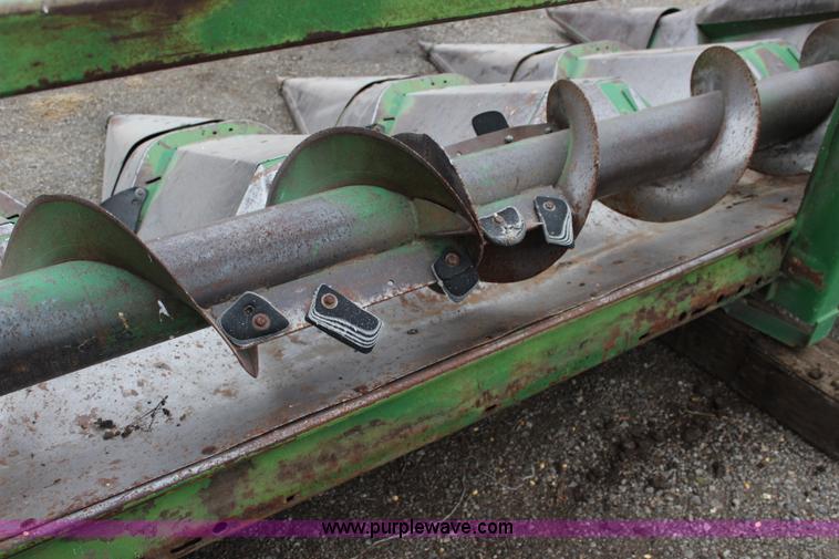 image for item L2367 1972 John Deere 643 corn head