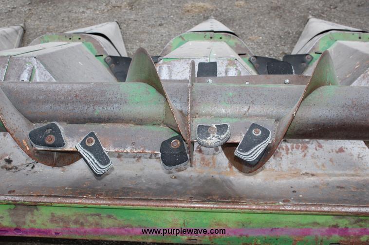 image for item L2367 1972 John Deere 643 corn head