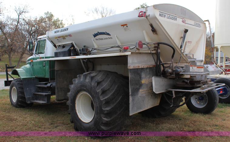 image for item L2398 1999 International 4900 Loral 2700 applicator truck