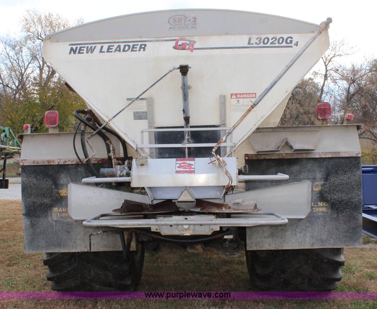 image for item L2398 1999 International 4900 Loral 2700 applicator truck