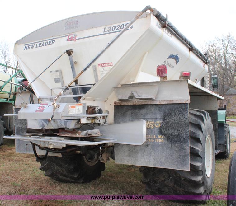 image for item L2398 1999 International 4900 Loral 2700 applicator truck