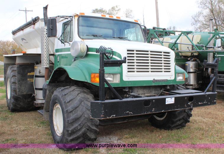 image for item L2398 1999 International 4900 Loral 2700 applicator truck