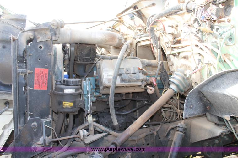 image for item L2398 1999 International 4900 Loral 2700 applicator truck