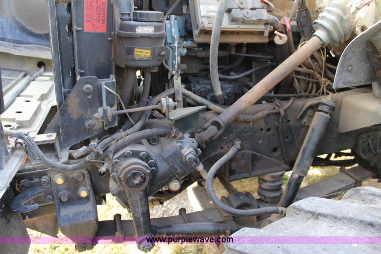 image for item L2398 1999 International 4900 Loral 2700 applicator truck