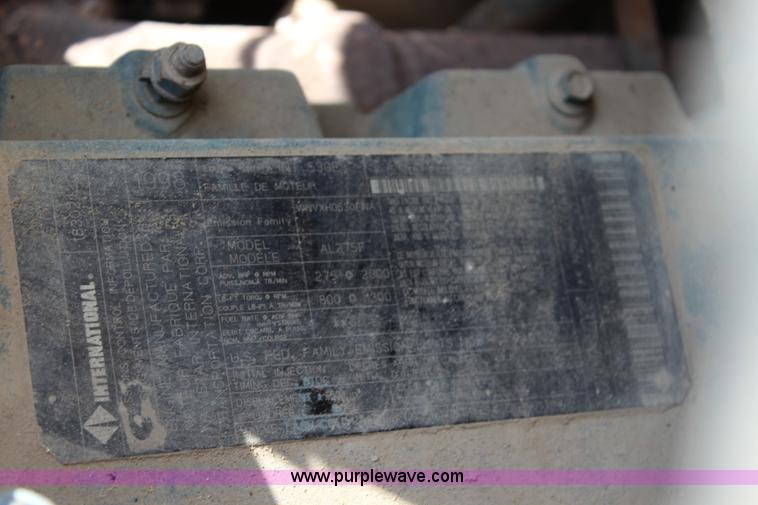 image for item L2398 1999 International 4900 Loral 2700 applicator truck