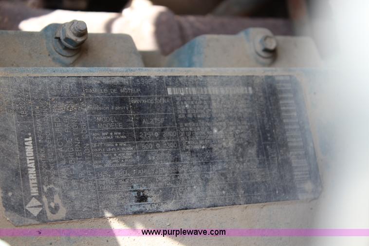 image for item L2398 1999 International 4900 Loral 2700 applicator truck