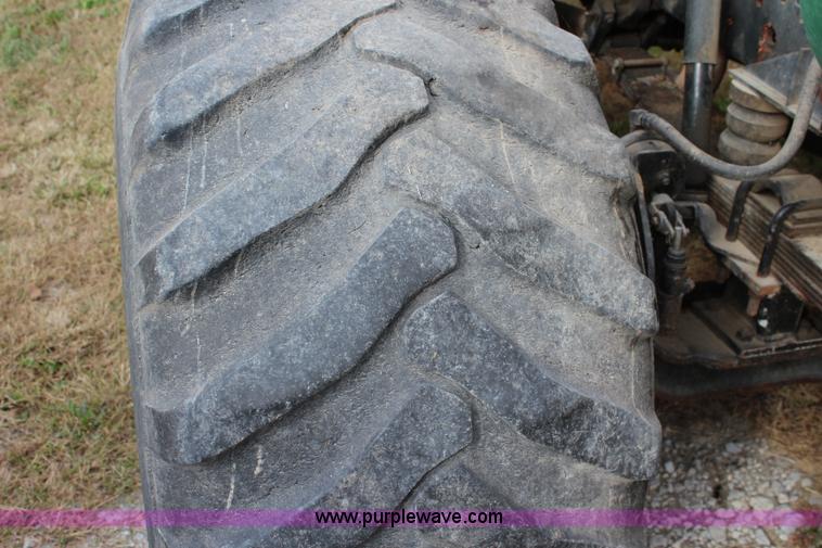 image for item L2398 1999 International 4900 Loral 2700 applicator truck