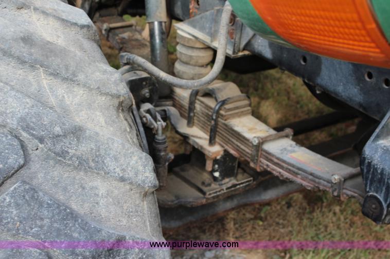 image for item L2398 1999 International 4900 Loral 2700 applicator truck