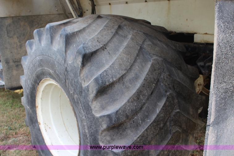 image for item L2398 1999 International 4900 Loral 2700 applicator truck