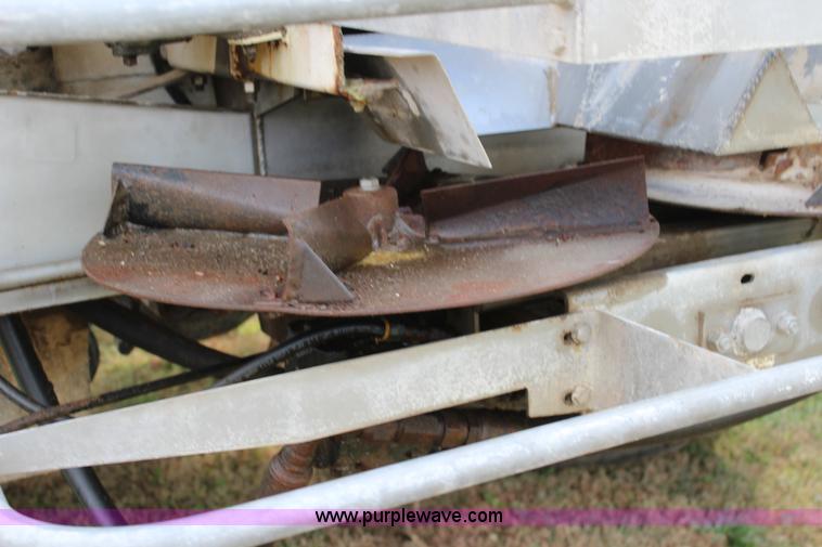 image for item L2398 1999 International 4900 Loral 2700 applicator truck