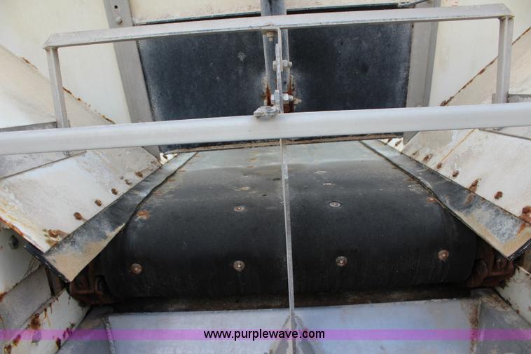 image for item L2398 1999 International 4900 Loral 2700 applicator truck