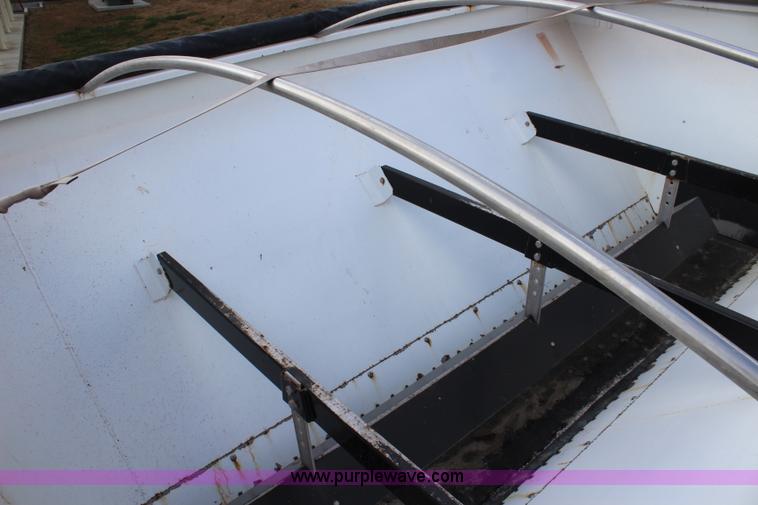 image for item L2398 1999 International 4900 Loral 2700 applicator truck