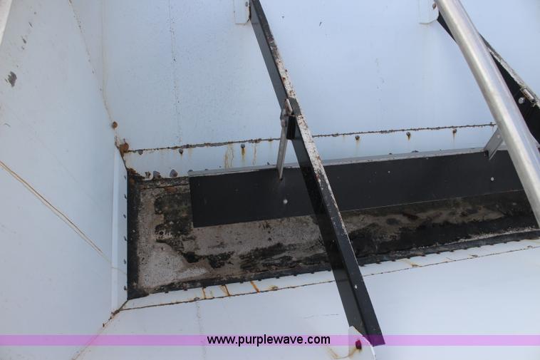 image for item L2398 1999 International 4900 Loral 2700 applicator truck