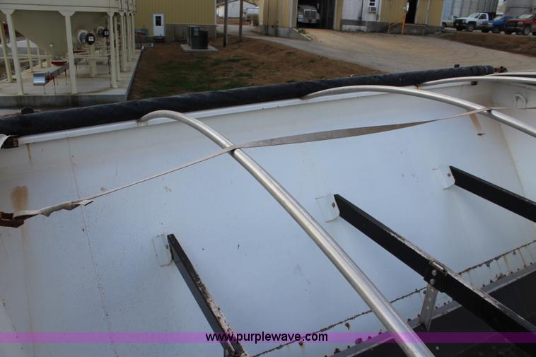 image for item L2398 1999 International 4900 Loral 2700 applicator truck