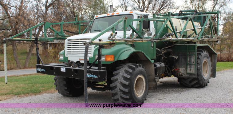 image for item L2399 1991 International 4900 Loral LIQUI-Max applicator truck