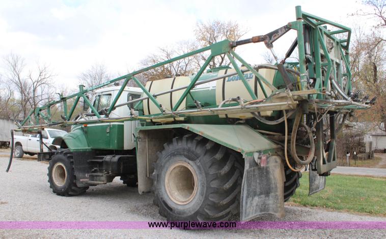 image for item L2399 1991 International 4900 Loral LIQUI-Max applicator truck