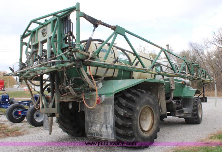 image for item L2399 1991 International 4900 Loral LIQUI-Max applicator truck