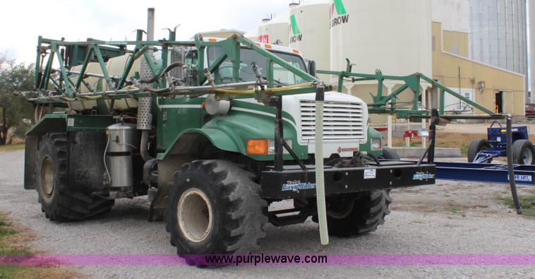 image for item L2399 1991 International 4900 Loral LIQUI-Max applicator truck