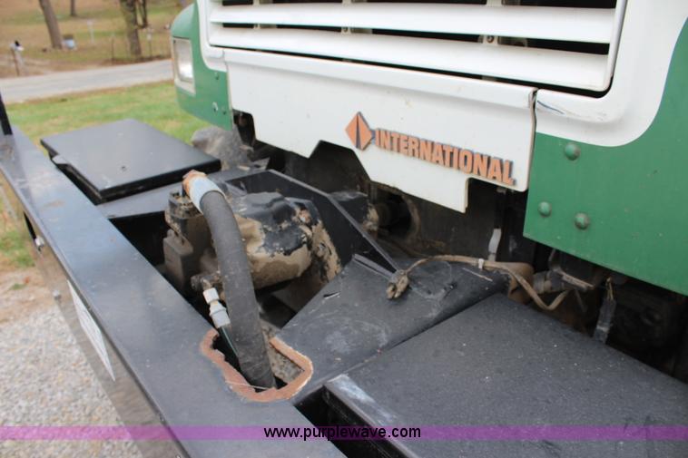 image for item L2399 1991 International 4900 Loral LIQUI-Max applicator truck