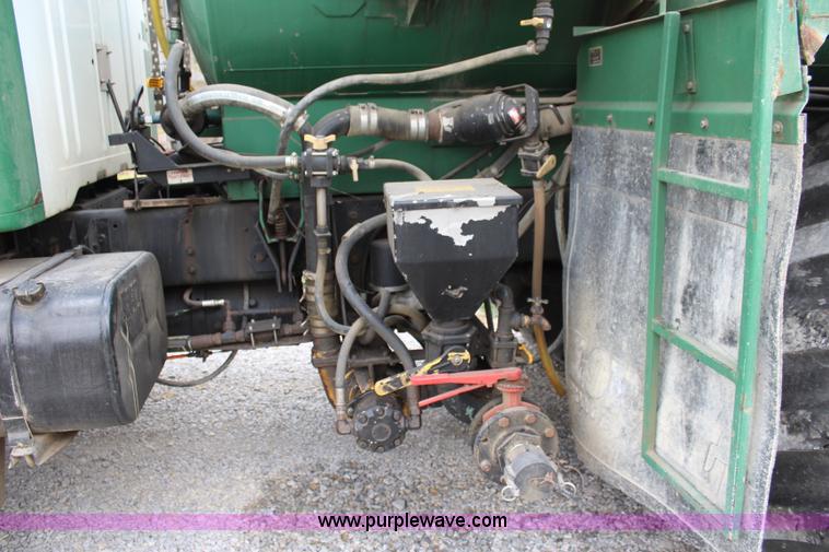 image for item L2399 1991 International 4900 Loral LIQUI-Max applicator truck