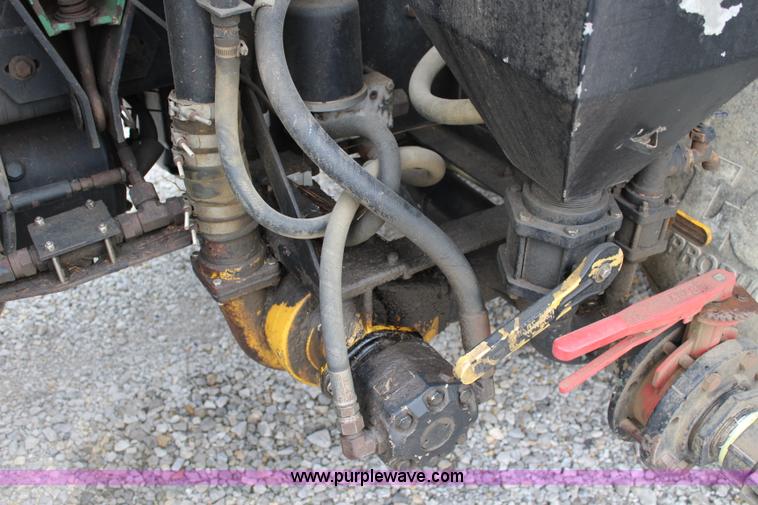 image for item L2399 1991 International 4900 Loral LIQUI-Max applicator truck