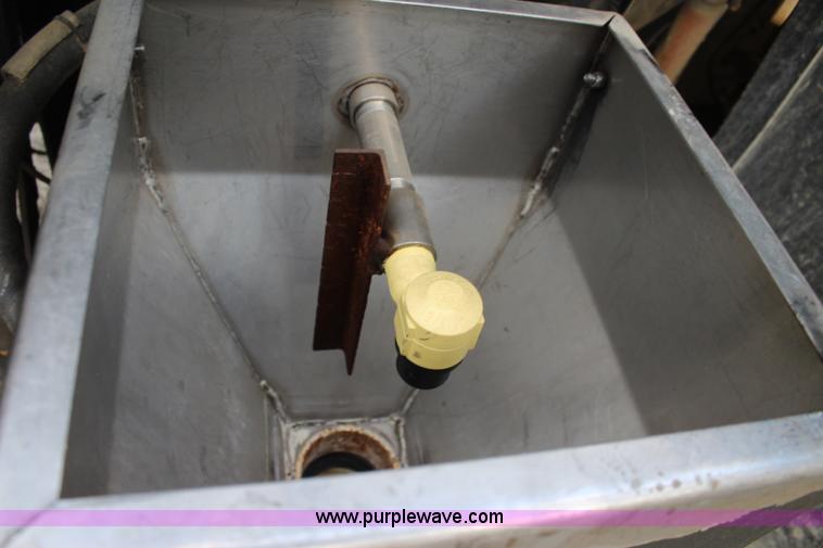 image for item L2399 1991 International 4900 Loral LIQUI-Max applicator truck