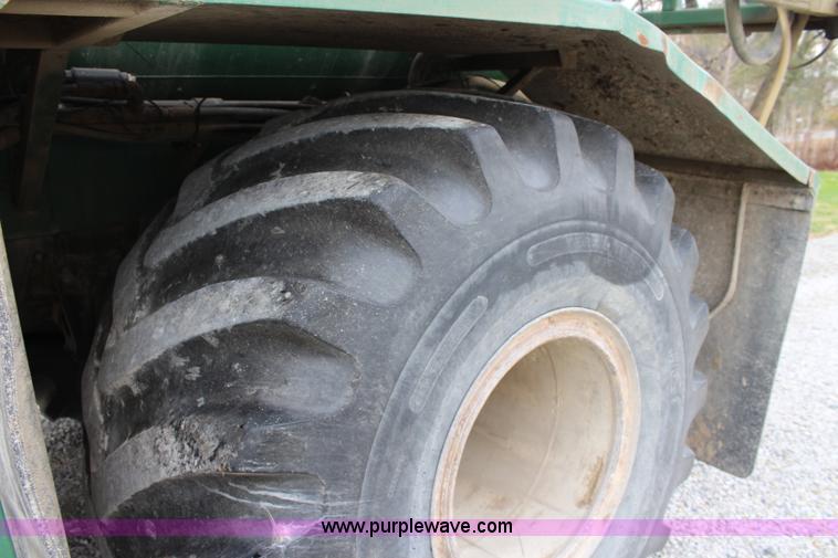 image for item L2399 1991 International 4900 Loral LIQUI-Max applicator truck