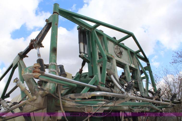 image for item L2399 1991 International 4900 Loral LIQUI-Max applicator truck