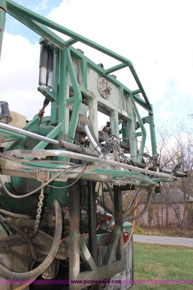 image for item L2399 1991 International 4900 Loral LIQUI-Max applicator truck