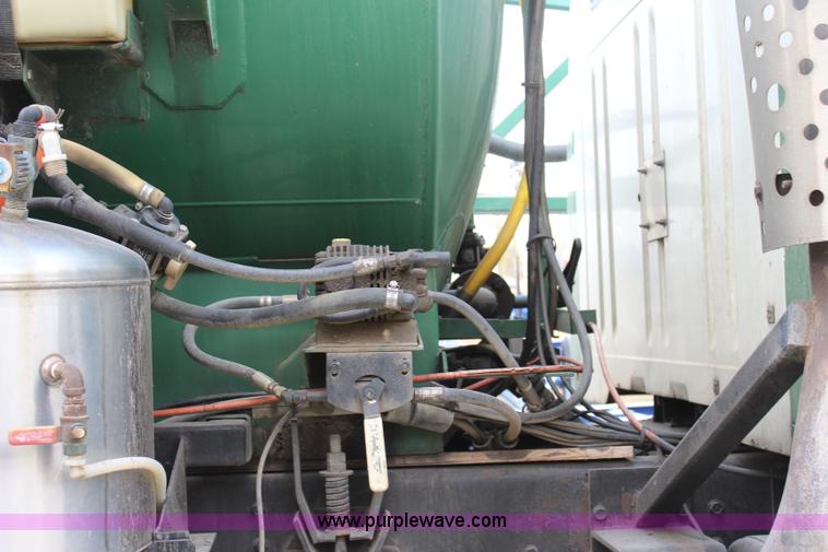 image for item L2399 1991 International 4900 Loral LIQUI-Max applicator truck