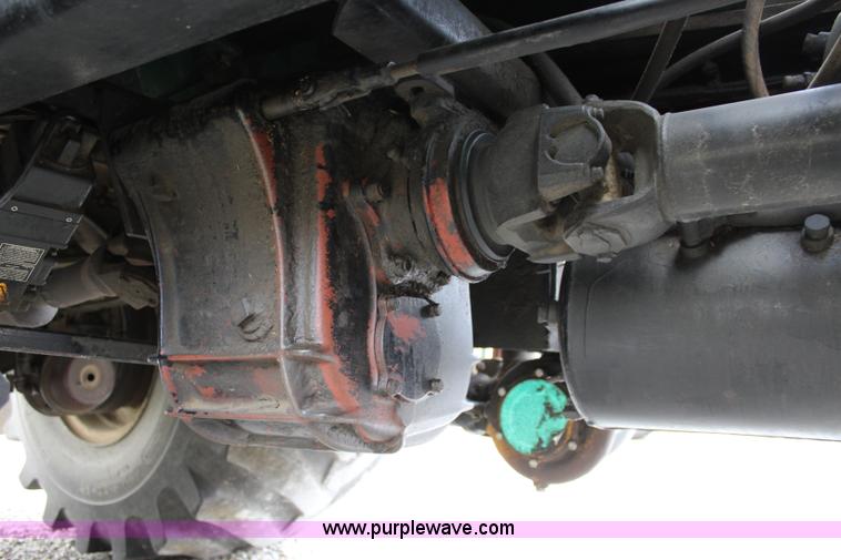 image for item L2399 1991 International 4900 Loral LIQUI-Max applicator truck