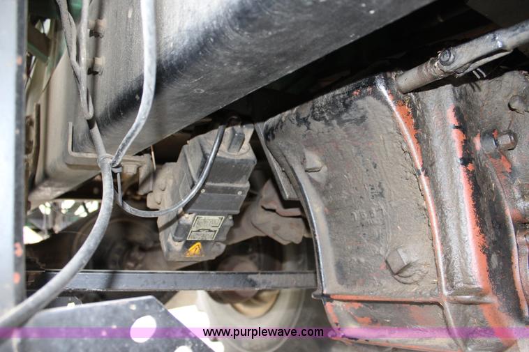 image for item L2399 1991 International 4900 Loral LIQUI-Max applicator truck