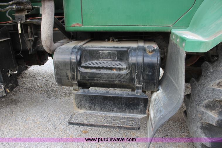 image for item L2399 1991 International 4900 Loral LIQUI-Max applicator truck