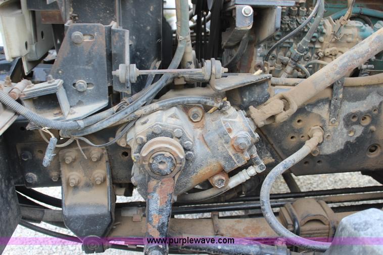 image for item L2399 1991 International 4900 Loral LIQUI-Max applicator truck