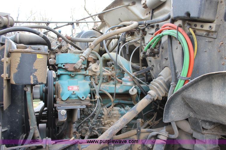 image for item L2399 1991 International 4900 Loral LIQUI-Max applicator truck