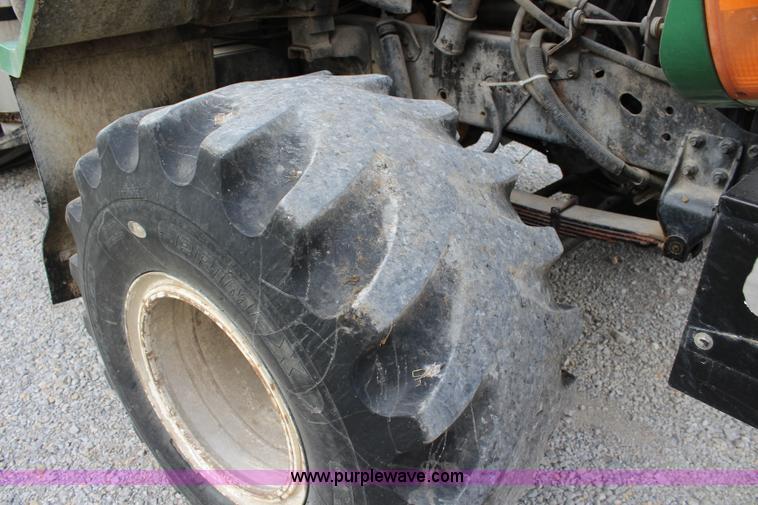 image for item L2399 1991 International 4900 Loral LIQUI-Max applicator truck