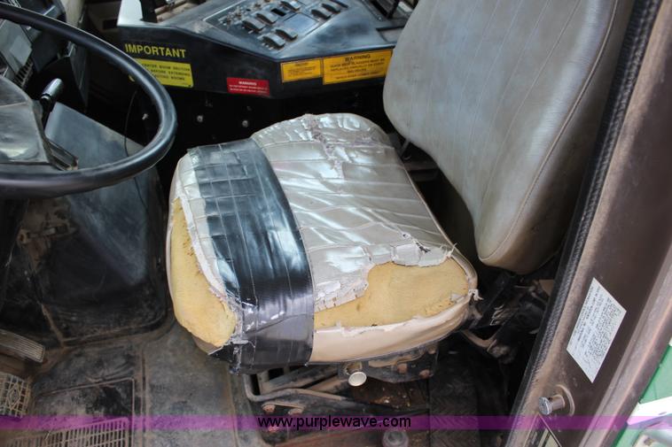 image for item L2399 1991 International 4900 Loral LIQUI-Max applicator truck