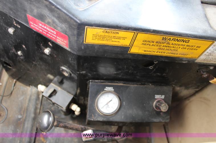 image for item L2399 1991 International 4900 Loral LIQUI-Max applicator truck