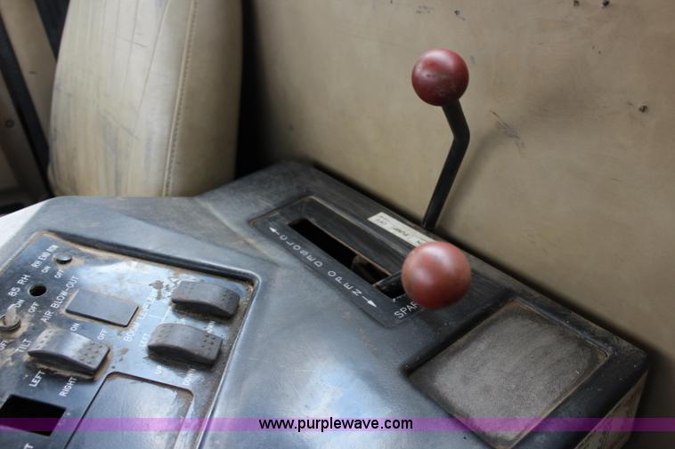 image for item L2399 1991 International 4900 Loral LIQUI-Max applicator truck