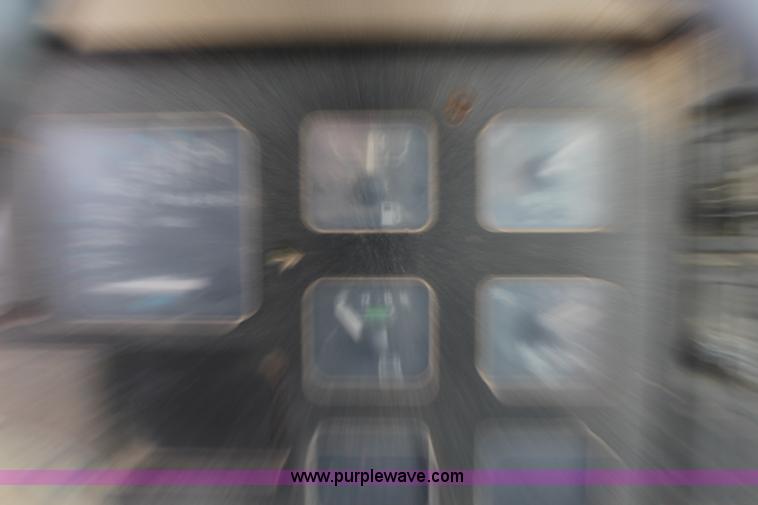 image for item L2399 1991 International 4900 Loral LIQUI-Max applicator truck