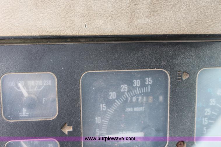 image for item L2399 1991 International 4900 Loral LIQUI-Max applicator truck