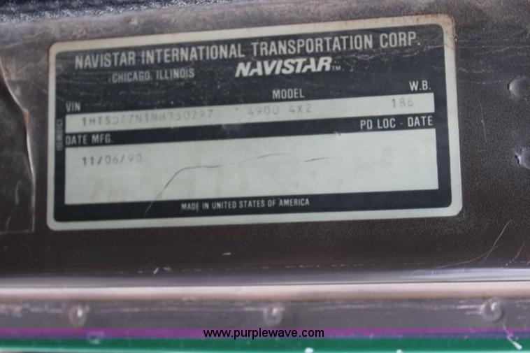 image for item L2399 1991 International 4900 Loral LIQUI-Max applicator truck