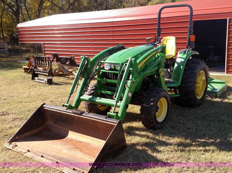 image for item L6024 2006 John Deere 4520 compact utility tractor