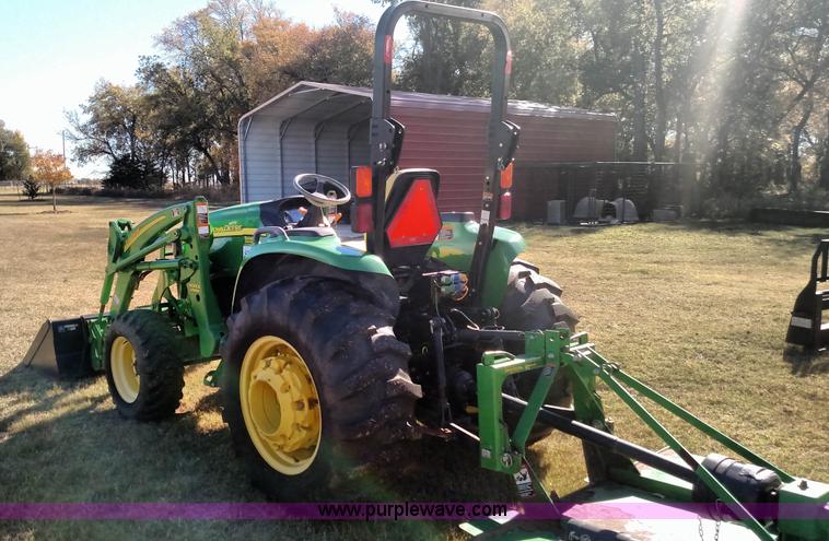 image for item L6024 2006 John Deere 4520 compact utility tractor